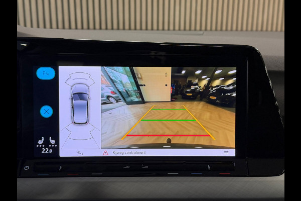 Volkswagen Golf 2.0 TDI R-Line Business AUT. PANO TREKHAAK ACC PDC VOOR EN ACHTER CAMERA NAVI STOELVERWAMING STUURVERWARMING