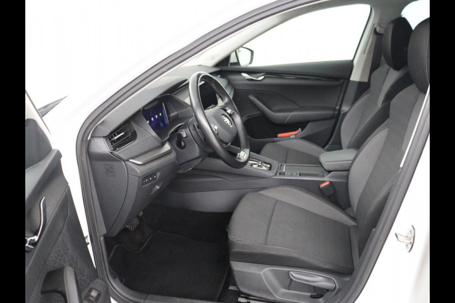 Škoda Octavia 1.0 e-TSI Business Edition | Trekhaak | Carplay | Navigatie | Full LED | Parkeerhulp | Cruise control | Digital Cockpit | Climate control | Getint glas