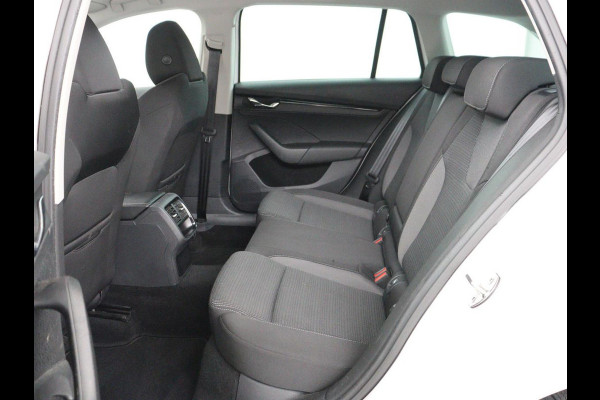 Škoda Octavia 1.0 e-TSI Business Edition | Trekhaak | Carplay | Navigatie | Full LED | Parkeerhulp | Cruise control | Digital Cockpit | Climate control | Getint glas