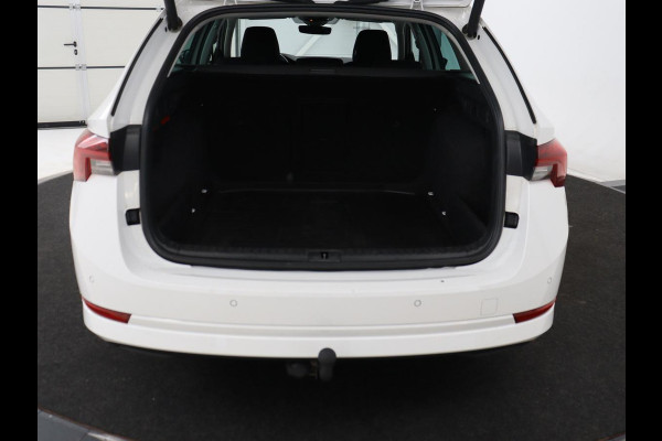 Škoda Octavia 1.0 e-TSI Business Edition | Trekhaak | Carplay | Navigatie | Full LED | Parkeerhulp | Cruise control | Digital Cockpit | Climate control | Getint glas