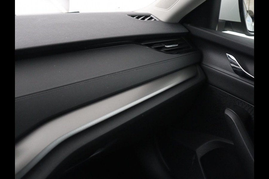 Škoda Octavia 1.0 e-TSI Business Edition | Trekhaak | Carplay | Navigatie | Full LED | Parkeerhulp | Cruise control | Digital Cockpit | Climate control | Getint glas