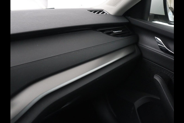 Škoda Octavia 1.0 e-TSI Business Edition | Trekhaak | Carplay | Navigatie | Full LED | Parkeerhulp | Cruise control | Digital Cockpit | Climate control | Getint glas