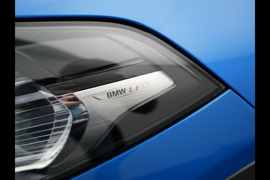 BMW X2 xDrive25e M Sport Plug In Hybrid 220pk Dealer O.H. PHEV | Trekhaak Afn. | Panodak | Adaptive Cruise | Head Up | Camera | Harman / Kardon | Lederen Competition Stoelen Memory & Verwarmd | Keyless | 19"L.M | Sfeerverlichting | Navigatie | DAB |