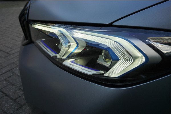 BMW 3 Serie Touring 330e M-SPORT | Facelift 2023/2024 | FROZEN GREY | Head Up | Adaptive + Lane | Harman Kardon | Trekhaak | Wide Screen Dashboard