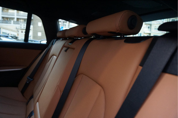 BMW 3 Serie Touring 330e M-SPORT | Facelift 2023/2024 | FROZEN GREY | Head Up | Adaptive + Lane | Harman Kardon | Trekhaak | Wide Screen Dashboard