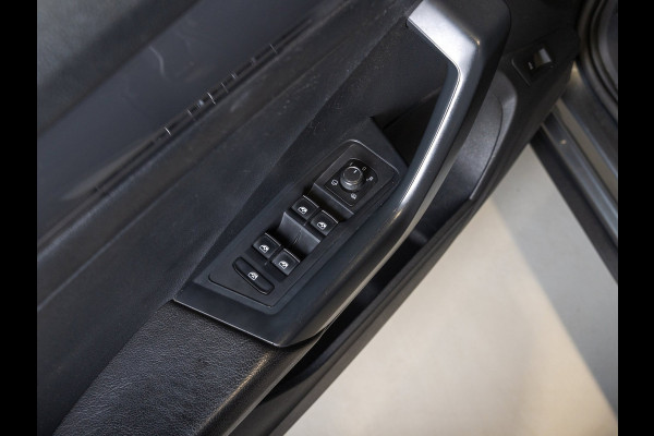 Volkswagen T-Roc 2.0 TSI 4Motion Sport / 190pk / Trekhaak / Leder / Achteruitrij camera /