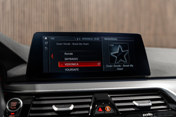 BMW 5 Serie Touring 530i M Sport PANO LEDER LED