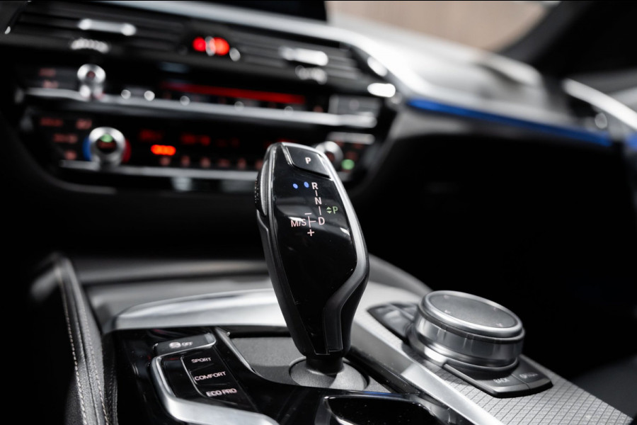BMW 5 Serie Touring 530i M Sport PANO LEDER LED