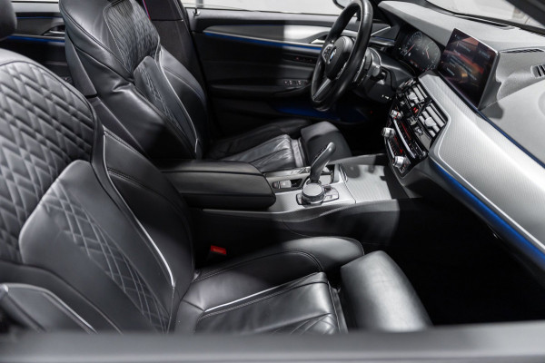 BMW 5 Serie Touring 530i M Sport PANO LEDER LED