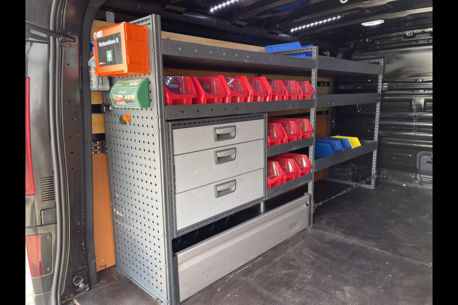 Renault Trafic 2.0 dCi 120pk T29 L2H1 Work Edition / ingerichte laadruimte ! / euro 6 / bpm vrij / vaste prijs rijklaar € 17.950 ex btw / lease vanaf € 302 / camera / trekhaak / airco / cruise