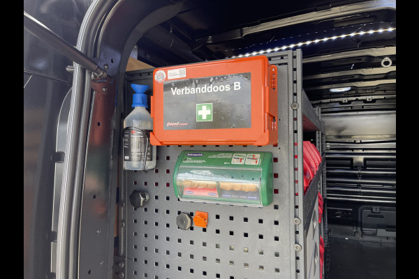 Renault Trafic 2.0 dCi 120pk T29 L2H1 Work Edition / ingerichte laadruimte ! / euro 6 / bpm vrij / vaste prijs rijklaar € 17.950 ex btw / lease vanaf € 302 / camera / trekhaak / airco / cruise