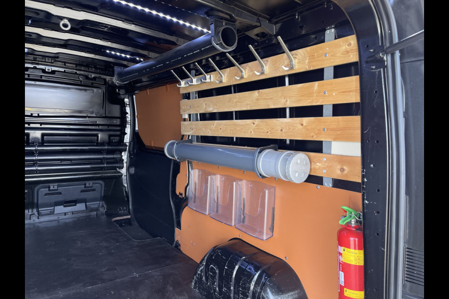 Renault Trafic 2.0 dCi 120pk T29 L2H1 Work Edition / ingerichte laadruimte ! / euro 6 / bpm vrij / vaste prijs rijklaar € 17.950 ex btw / lease vanaf € 302 / camera / trekhaak / airco / cruise