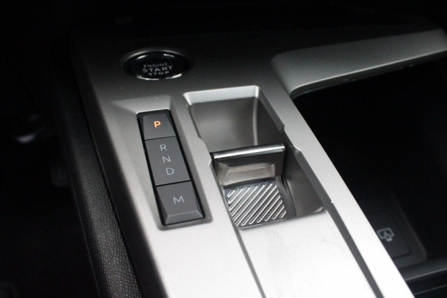 Peugeot 408 1.2 Hybrid 145PK e-DCS6 ALLURE | ACHTERUITRIJ CAMERA | KEYLESS ENTRY/START | DRAADLOOS APPLE CARPLAY/ANDROID AUTO | DRAADLOOS TELEFOONLADEN | DAB+ RADIO | NAVIGATIE | ADAPTIVE CRUISE CONTROL | 19" LICHTMETALEN VELGEN | PARKEERSENSOREN ACHTER |