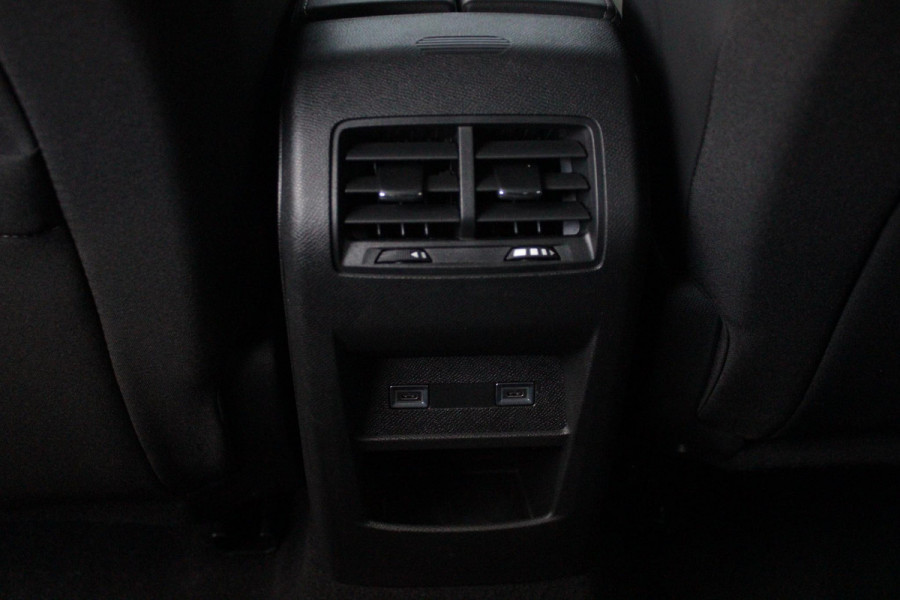 Peugeot 408 1.2 Hybrid 145PK e-DCS6 ALLURE | ACHTERUITRIJ CAMERA | KEYLESS ENTRY/START | DRAADLOOS APPLE CARPLAY/ANDROID AUTO | DRAADLOOS TELEFOONLADEN | DAB+ RADIO | NAVIGATIE | ADAPTIVE CRUISE CONTROL | 19" LICHTMETALEN VELGEN | PARKEERSENSOREN ACHTER |