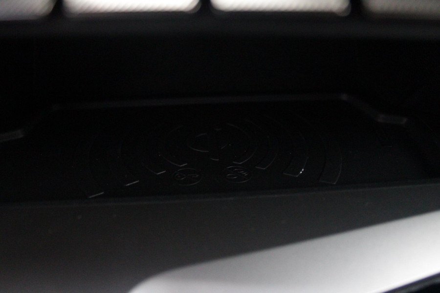 Peugeot 408 1.2 Hybrid 145PK e-DCS6 ALLURE | ACHTERUITRIJ CAMERA | KEYLESS ENTRY/START | DRAADLOOS APPLE CARPLAY/ANDROID AUTO | DRAADLOOS TELEFOONLADEN | DAB+ RADIO | NAVIGATIE | ADAPTIVE CRUISE CONTROL | 19" LICHTMETALEN VELGEN | PARKEERSENSOREN ACHTER |