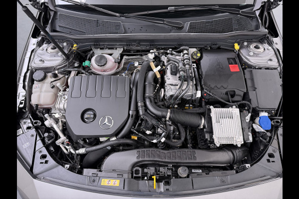 Mercedes-Benz CLA-Klasse 250 e AMG line | Pano HUD Memory Sound Keyless