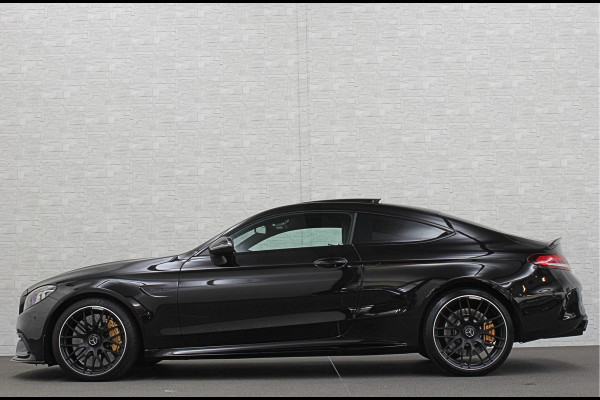 Mercedes-Benz C-Klasse Coupé 63 S AMG | Keramisch | Schaalstoelen | Carbon | AMG Driver's Package | Aero-Pakket | Panorama | Burmester | Multi-Beam LED | Memory | ACC | Rij-Assistentie Pakket | Keyless-Go | Sfeerverlichting | Carplay |