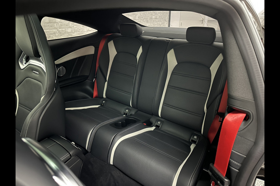 Mercedes-Benz C-Klasse Coupé 63 S AMG | Keramisch | Schaalstoelen | Carbon | AMG Driver's Package | Aero-Pakket | Panorama | Burmester | Multi-Beam LED | Memory | ACC | Rij-Assistentie Pakket | Keyless-Go | Sfeerverlichting | Carplay |