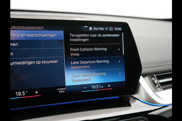 BMW X1 sDrive20i M Sport 156pk Dealer O.H. | Panodak | Lederen Sportstoelen Verwarmd | Adaptive M Onderstel | Widescreen Navi | Camera | Keyless | Adaptive LED | Sfeerverlichting | Apple Carplay | Navigatie | DAB |