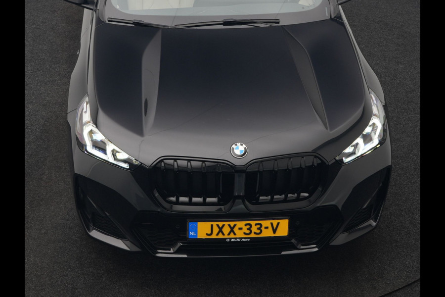 BMW X1 sDrive20i M Sport 156pk Dealer O.H. | Panodak | Lederen Sportstoelen Verwarmd | Adaptive M Onderstel | Widescreen Navi | Camera | Keyless | Adaptive LED | Sfeerverlichting | Apple Carplay | Navigatie | DAB |