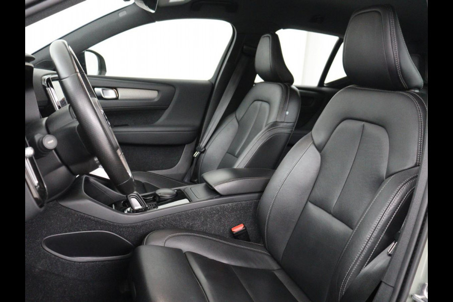 Volvo XC40 Recharge P8 AWD R Design | Warmtepomp | Leder | Stoelverwarming | Harman/Kardon | Adaptive cruise | Camera | Keyless | 19'' | Full LED | Navigatie | Parkeerhulp