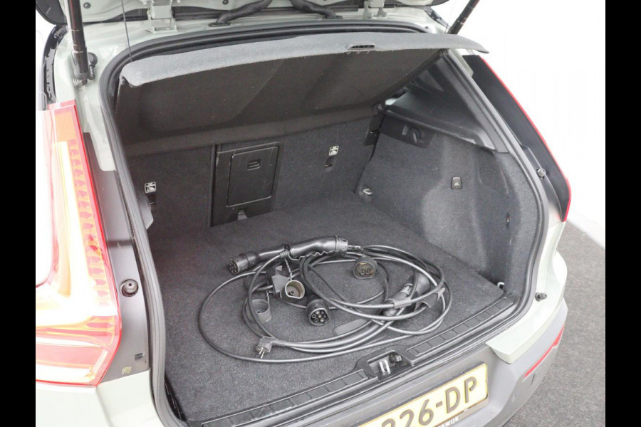 Volvo XC40 Recharge P8 AWD R Design | Warmtepomp | Leder | Stoelverwarming | Harman/Kardon | Adaptive cruise | Camera | Keyless | 19'' | Full LED | Navigatie | Parkeerhulp