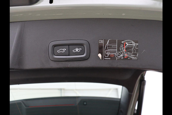 Volvo XC40 Recharge P8 AWD R Design | Warmtepomp | Leder | Stoelverwarming | Harman/Kardon | Adaptive cruise | Camera | Keyless | 19'' | Full LED | Navigatie | Parkeerhulp