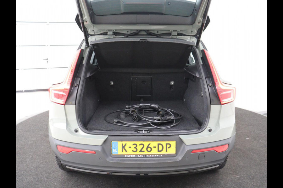 Volvo XC40 Recharge P8 AWD R Design | Warmtepomp | Leder | Stoelverwarming | Harman/Kardon | Adaptive cruise | Camera | Keyless | 19'' | Full LED | Navigatie | Parkeerhulp