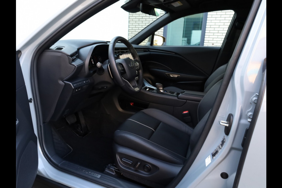 Lexus LBX Relax AWD | Mark Levinson | Head-up | Park Assist