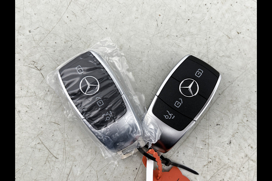 Mercedes-Benz EQA 250+ Business Solution AMG 71 kWh | Trekhaak | Nightpakket | GUARD 360° Voertuigbescherming Plus | Memorypakket | Panoramaschuifdak | Head-up display | 360° camera | Burmester® 3D sound systeem |