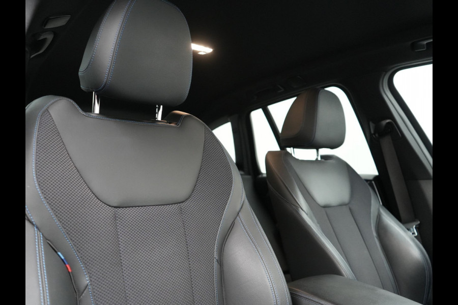 BMW X3 xDrive30e M Sport Plug In Hybrid 293pk Dealer O.H. PHEV | Trekhaak Af Fabriek | Camera | Adaptief Onderstel | Lederen Sportstoelen Verwarmd | Adaptive LED | Hifi Audio | Sfeerverlichting | 20"L.M | Virtual | Navigatie | DAB | Cruise Control |