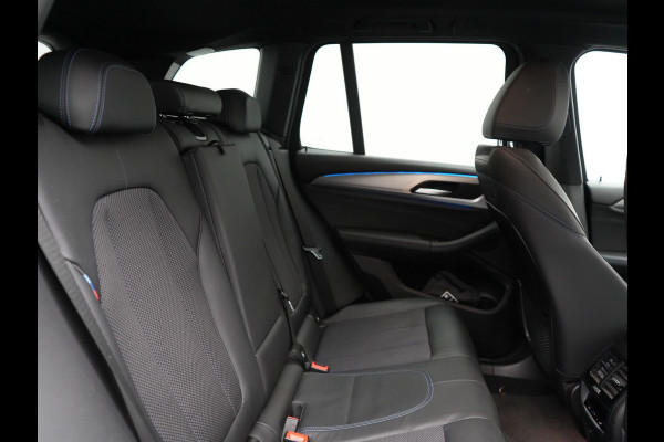 BMW X3 xDrive30e M Sport Plug In Hybrid 293pk Dealer O.H. PHEV | Trekhaak Af Fabriek | Camera | Adaptief Onderstel | Lederen Sportstoelen Verwarmd | Adaptive LED | Hifi Audio | Sfeerverlichting | 20"L.M | Virtual | Navigatie | DAB | Cruise Control |