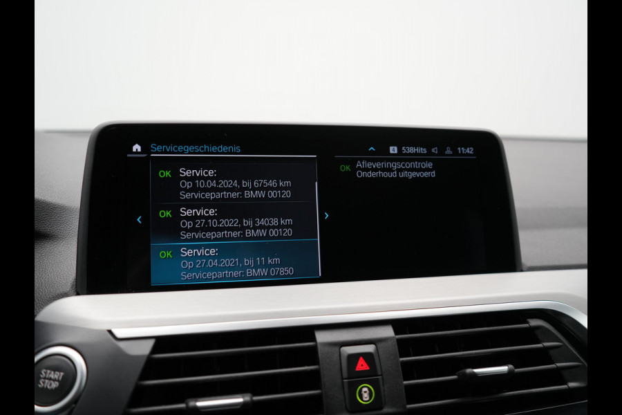 BMW X3 xDrive30e M Sport Plug In Hybrid 293pk Dealer O.H. PHEV | Trekhaak Af Fabriek | Camera | Adaptief Onderstel | Lederen Sportstoelen Verwarmd | Adaptive LED | Hifi Audio | Sfeerverlichting | 20"L.M | Virtual | Navigatie | DAB | Cruise Control |