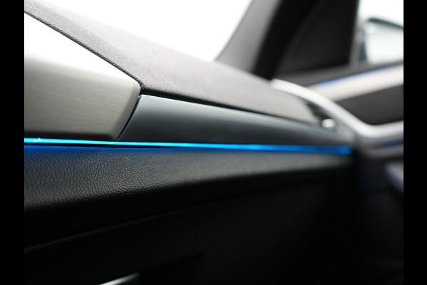 BMW X3 xDrive30e M Sport Plug In Hybrid 293pk Dealer O.H. PHEV | Trekhaak Af Fabriek | Camera | Adaptief Onderstel | Lederen Sportstoelen Verwarmd | Adaptive LED | Hifi Audio | Sfeerverlichting | 20"L.M | Virtual | Navigatie | DAB | Cruise Control |