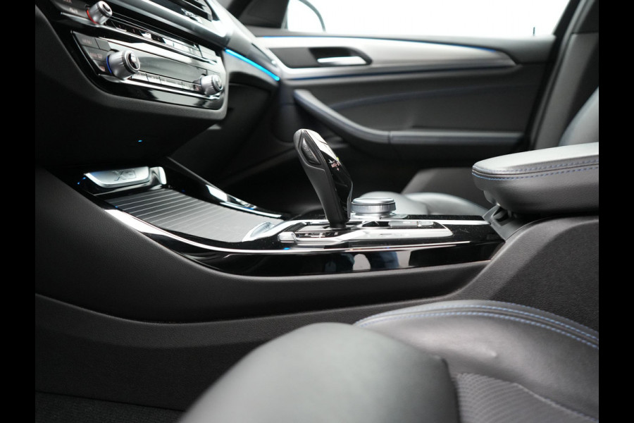 BMW X3 xDrive30e M Sport Plug In Hybrid 293pk Dealer O.H. PHEV | Trekhaak Af Fabriek | Camera | Adaptief Onderstel | Lederen Sportstoelen Verwarmd | Adaptive LED | Hifi Audio | Sfeerverlichting | 20"L.M | Virtual | Navigatie | DAB | Cruise Control |