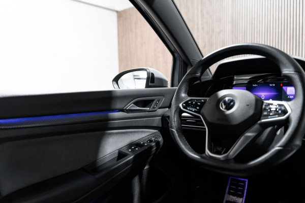 Volkswagen Golf 1.5 eTSI R-Line 2020 DSG IQ PANO CAMERA VIRTUAL