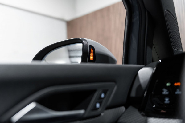 Volkswagen Golf 1.5 eTSI R-Line 2020 DSG IQ PANO CAMERA VIRTUAL