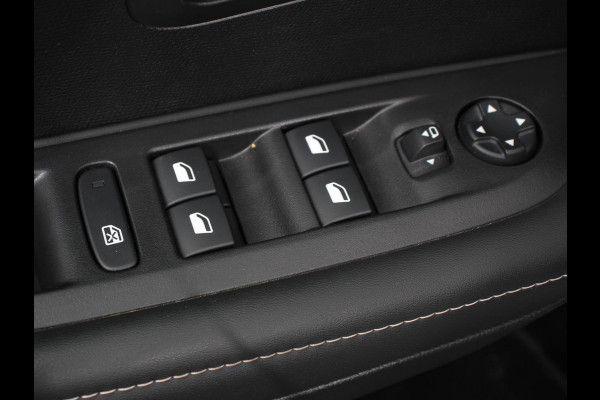 Peugeot 208 Hybrid 100 Automaat Allure Navigatie Apple Carplay/ Android Auto Camera Parkeersensoren Adaptive Cruise Control Stoelverwarming Ledverlichting Climate control