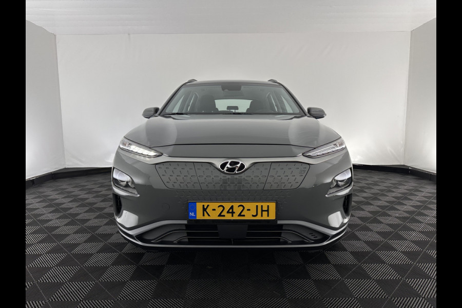 Hyundai Kona EV Comfort 39 kWh [ 3-Fase-11kW] {SOH-98%} (INCL-BTW) *HEATPUMP | DIGI-COCKPIT | ADAPTIVE-CRUISE | CARPLAY | DAB | LANE-ASSIST | KEYLESS | COMFORT-SEATS | CCS-FASTLOADER | SHIFTPADDLES | 17"ALU*
