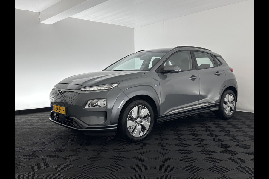 Hyundai Kona EV Comfort 39 kWh [ 3-Fase-11kW] {SOH-98%} (INCL-BTW) *HEATPUMP | DIGI-COCKPIT | ADAPTIVE-CRUISE | CARPLAY | DAB | LANE-ASSIST | KEYLESS | COMFORT-SEATS | CCS-FASTLOADER | SHIFTPADDLES | 17"ALU*