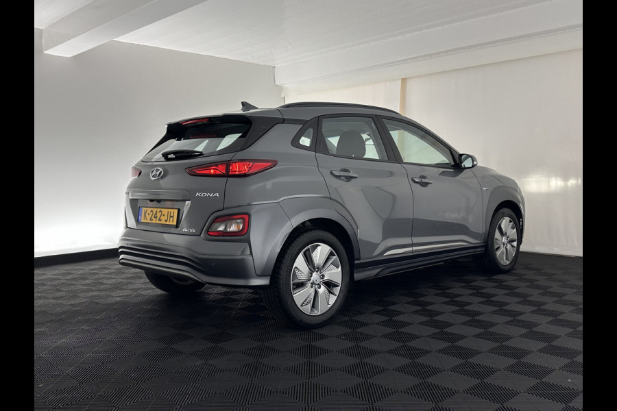 Hyundai Kona EV Comfort 39 kWh [ 3-Fase-11kW] {SOH-98%} (INCL-BTW) *HEATPUMP | DIGI-COCKPIT | ADAPTIVE-CRUISE | CARPLAY | DAB | LANE-ASSIST | KEYLESS | COMFORT-SEATS | CCS-FASTLOADER | SHIFTPADDLES | 17"ALU*