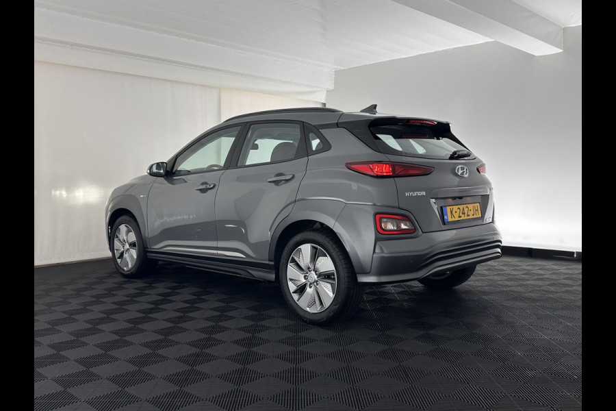 Hyundai Kona EV Comfort 39 kWh [ 3-Fase-11kW] {SOH-98%} (INCL-BTW) *HEATPUMP | DIGI-COCKPIT | ADAPTIVE-CRUISE | CARPLAY | DAB | LANE-ASSIST | KEYLESS | COMFORT-SEATS | CCS-FASTLOADER | SHIFTPADDLES | 17"ALU*