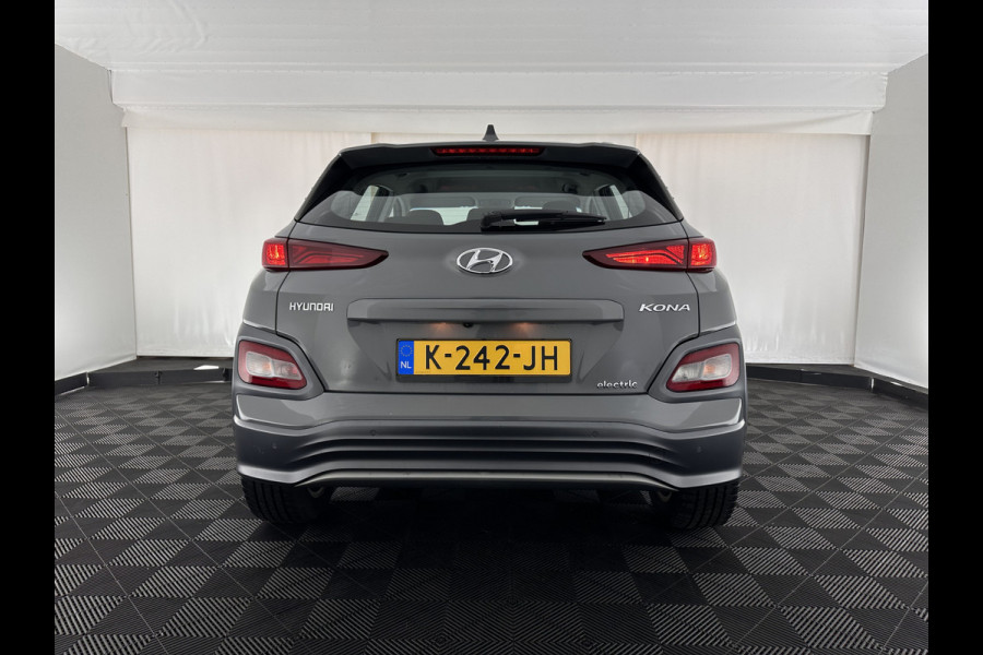 Hyundai Kona EV Comfort 39 kWh [ 3-Fase-11kW] {SOH-98%} (INCL-BTW) *HEATPUMP | DIGI-COCKPIT | ADAPTIVE-CRUISE | CARPLAY | DAB | LANE-ASSIST | KEYLESS | COMFORT-SEATS | CCS-FASTLOADER | SHIFTPADDLES | 17"ALU*