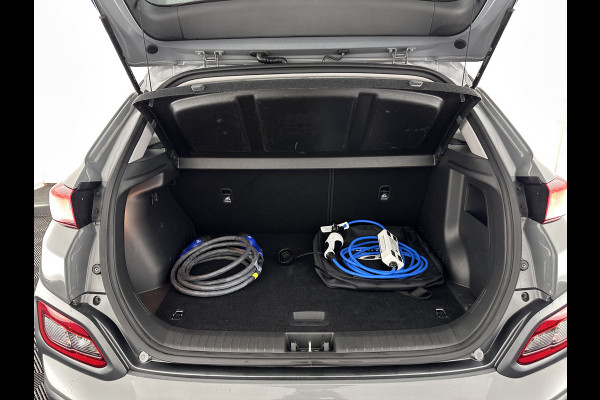 Hyundai Kona EV Comfort 39 kWh [ 3-Fase-11kW] {SOH-98%} (INCL-BTW) *HEATPUMP | DIGI-COCKPIT | ADAPTIVE-CRUISE | CARPLAY | DAB | LANE-ASSIST | KEYLESS | COMFORT-SEATS | CCS-FASTLOADER | SHIFTPADDLES | 17"ALU*
