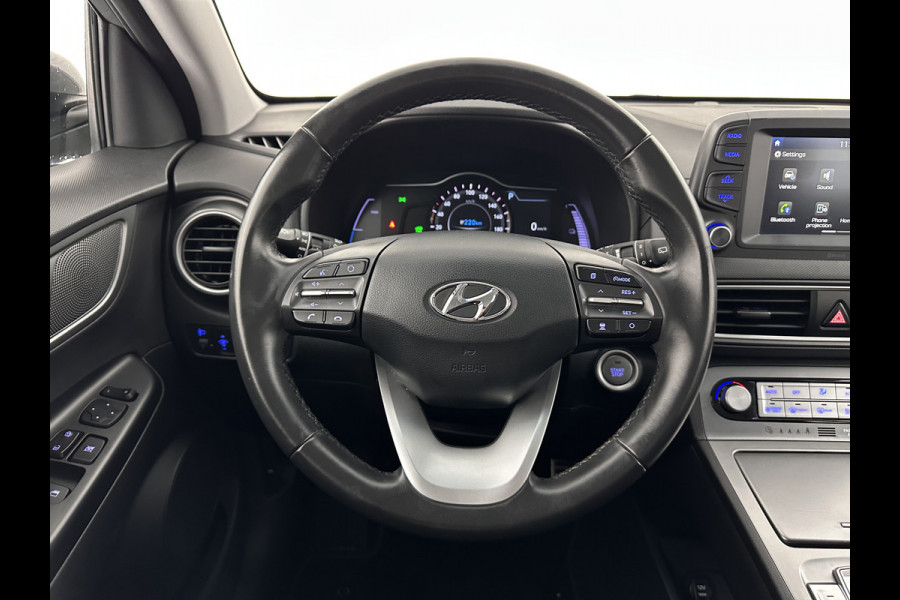 Hyundai Kona EV Comfort 39 kWh [ 3-Fase-11kW] {SOH-98%} (INCL-BTW) *HEATPUMP | DIGI-COCKPIT | ADAPTIVE-CRUISE | CARPLAY | DAB | LANE-ASSIST | KEYLESS | COMFORT-SEATS | CCS-FASTLOADER | SHIFTPADDLES | 17"ALU*