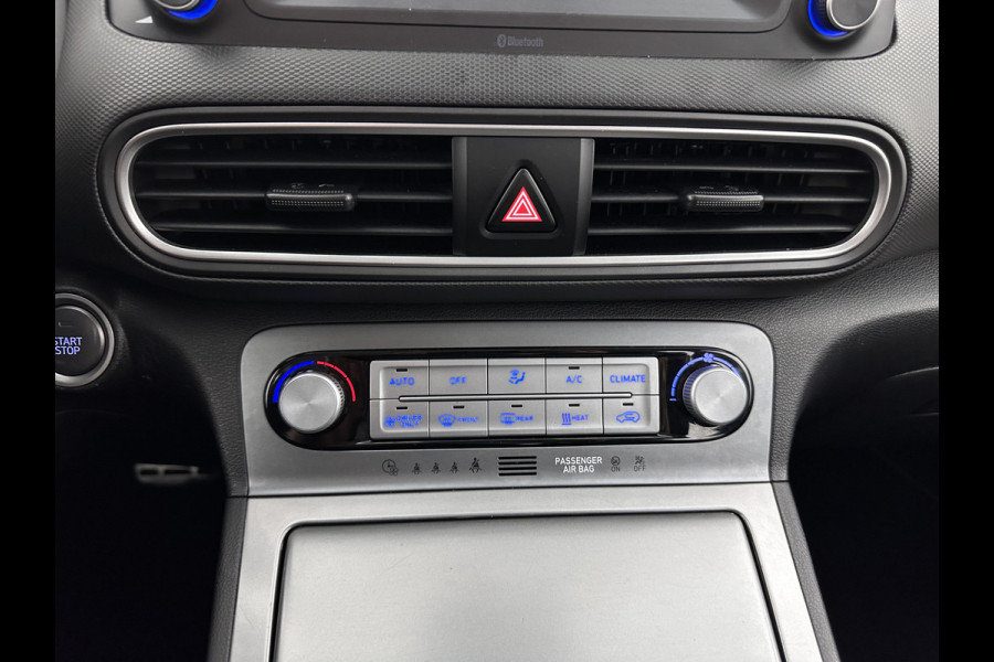 Hyundai Kona EV Comfort 39 kWh [ 3-Fase-11kW] {SOH-98%} (INCL-BTW) *HEATPUMP | DIGI-COCKPIT | ADAPTIVE-CRUISE | CARPLAY | DAB | LANE-ASSIST | KEYLESS | COMFORT-SEATS | CCS-FASTLOADER | SHIFTPADDLES | 17"ALU*