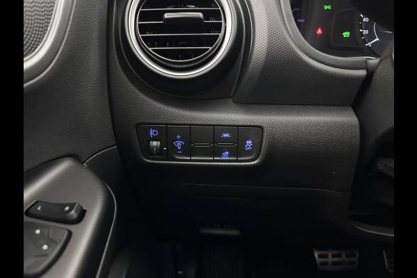 Hyundai Kona EV Comfort 39 kWh [ 3-Fase-11kW] {SOH-98%} (INCL-BTW) *HEATPUMP | DIGI-COCKPIT | ADAPTIVE-CRUISE | CARPLAY | DAB | LANE-ASSIST | KEYLESS | COMFORT-SEATS | CCS-FASTLOADER | SHIFTPADDLES | 17"ALU*