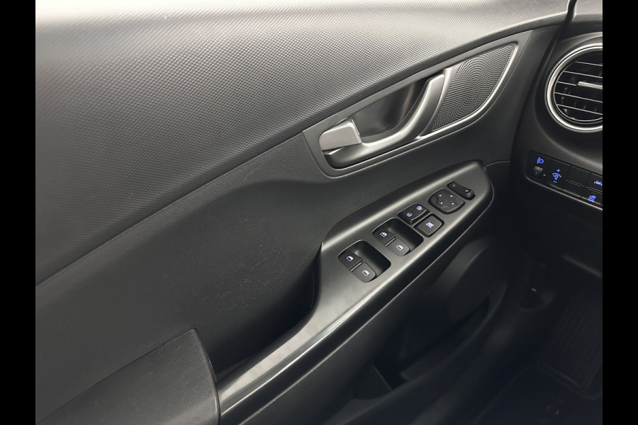 Hyundai Kona EV Comfort 39 kWh [ 3-Fase-11kW] {SOH-98%} (INCL-BTW) *HEATPUMP | DIGI-COCKPIT | ADAPTIVE-CRUISE | CARPLAY | DAB | LANE-ASSIST | KEYLESS | COMFORT-SEATS | CCS-FASTLOADER | SHIFTPADDLES | 17"ALU*