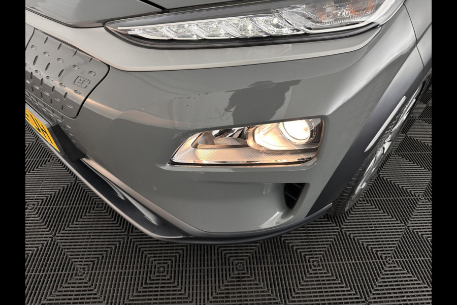 Hyundai Kona EV Comfort 39 kWh [ 3-Fase-11kW] {SOH-98%} (INCL-BTW) *HEATPUMP | DIGI-COCKPIT | ADAPTIVE-CRUISE | CARPLAY | DAB | LANE-ASSIST | KEYLESS | COMFORT-SEATS | CCS-FASTLOADER | SHIFTPADDLES | 17"ALU*