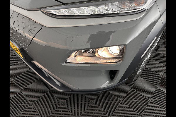 Hyundai Kona EV Comfort 39 kWh [ 3-Fase-11kW] {SOH-98%} (INCL-BTW) *HEATPUMP | DIGI-COCKPIT | ADAPTIVE-CRUISE | CARPLAY | DAB | LANE-ASSIST | KEYLESS | COMFORT-SEATS | CCS-FASTLOADER | SHIFTPADDLES | 17"ALU*